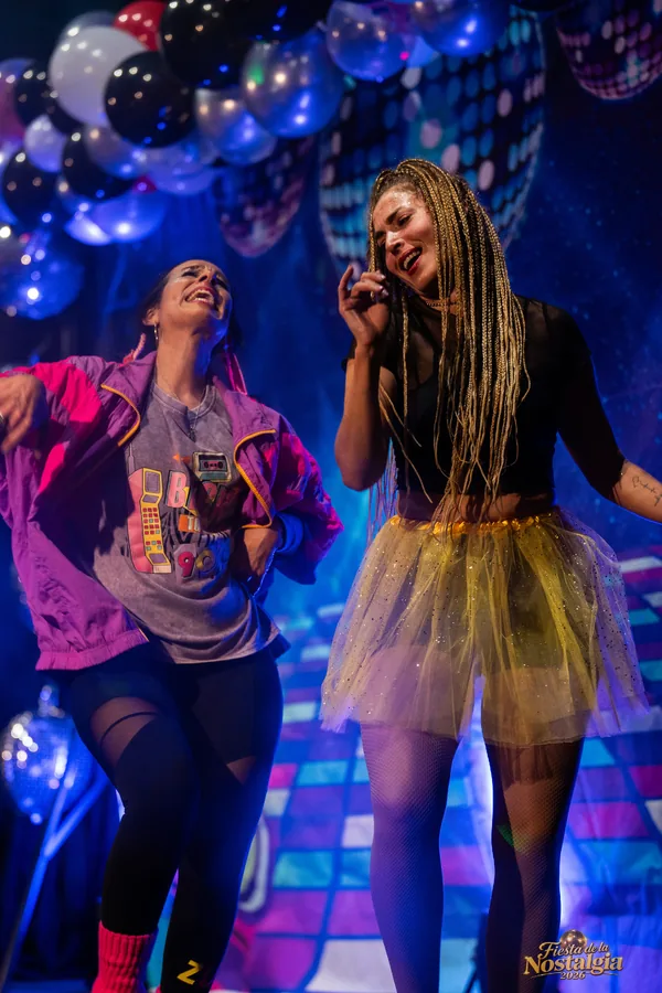 Baile y luces sobre el escenario